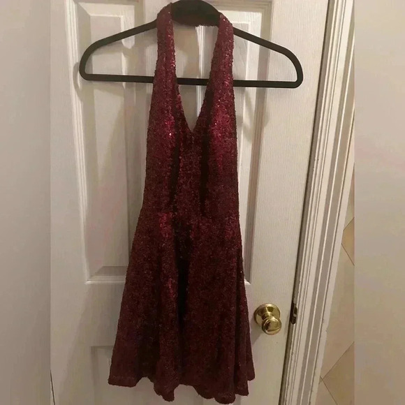 Burgundy sequin backless dress - Picture 4 of 6